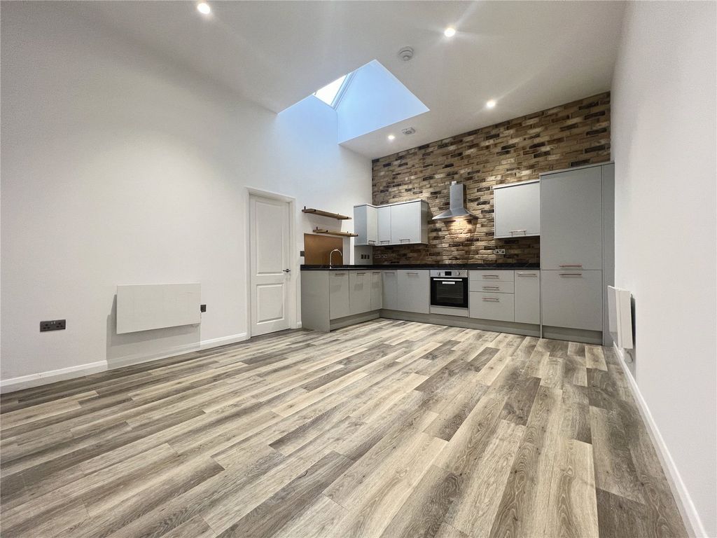 Property photo 2 of 9 Picture No. 10