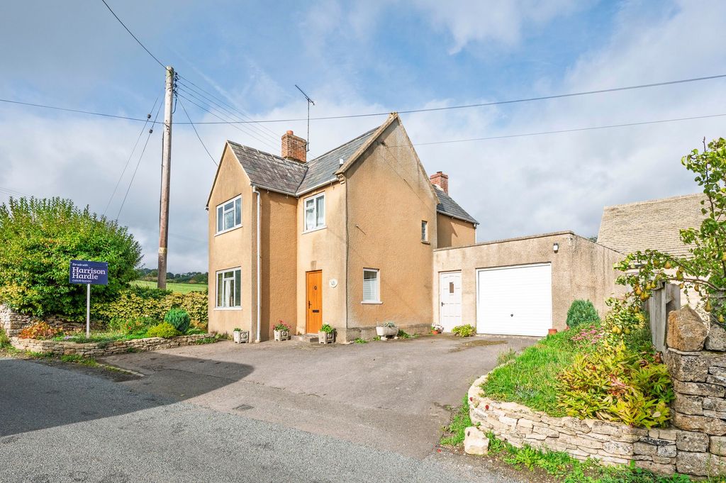 Property photo 1 of 10 Driveway