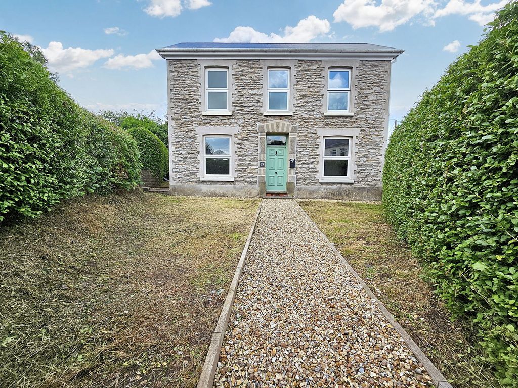 Property photo 2 of 42