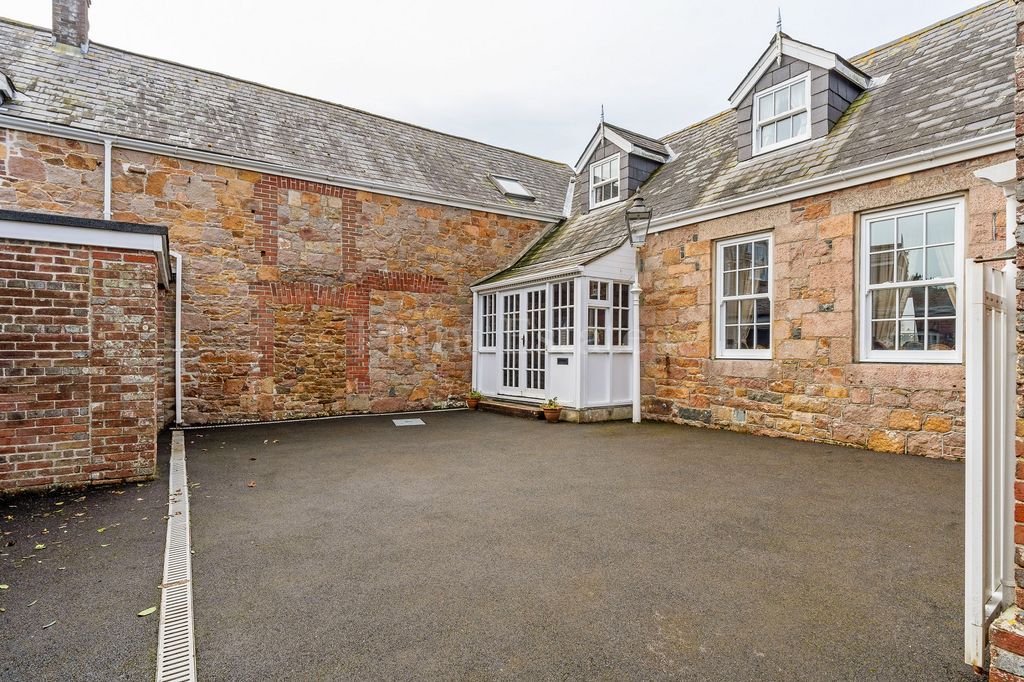 Property photo 2 of 22 Not Specified
