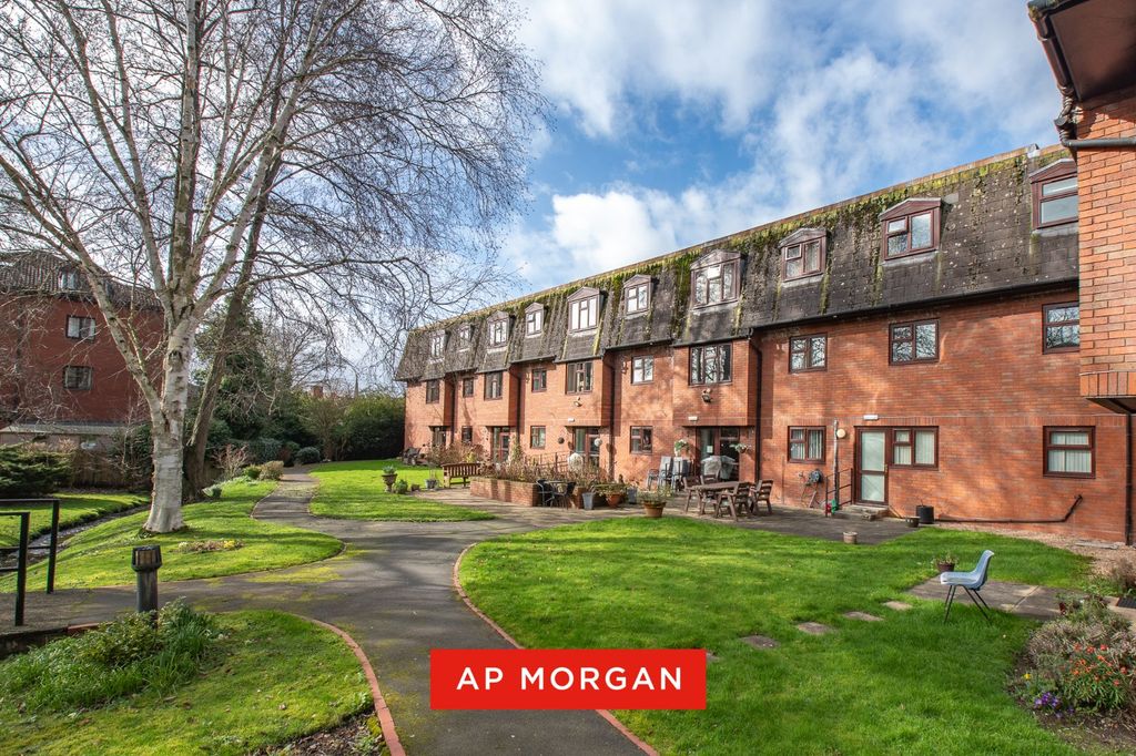 Property photo 2 of 16 Picture No. 11