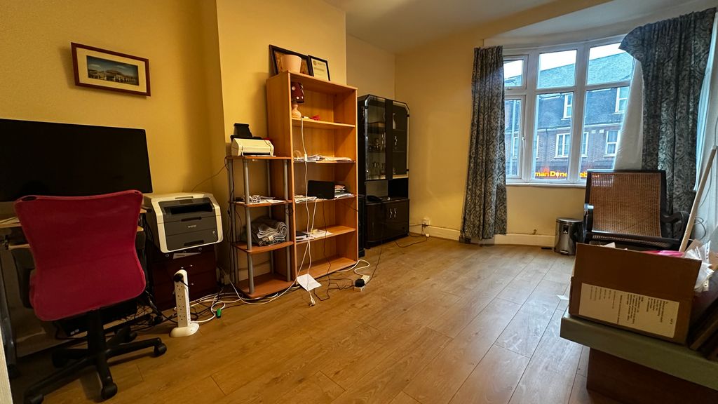 Property photo 2 of 6