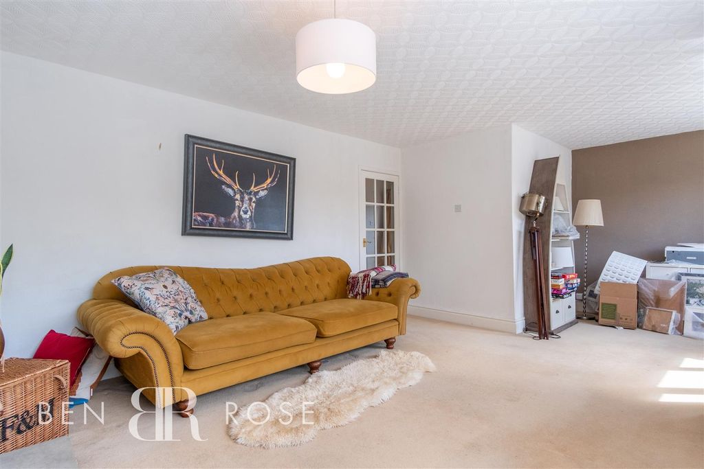 Property photo 2 of 27 Lounge