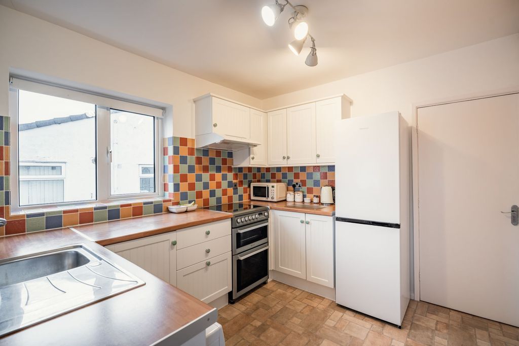 Property photo 3 of 8