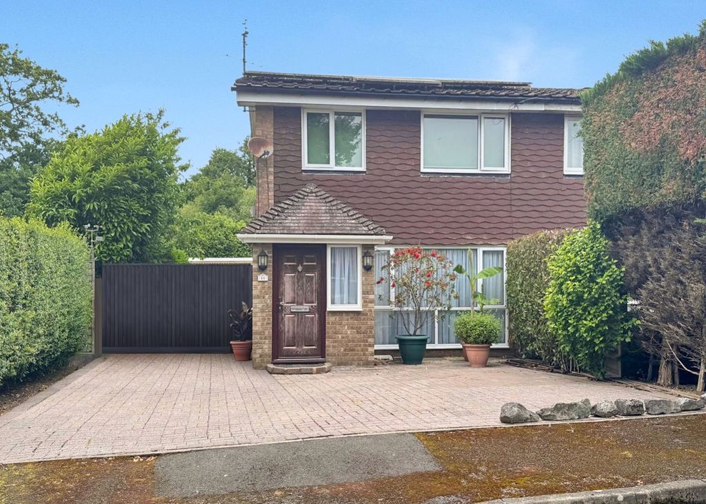 Property photo 1 of 1 11 Greenaces