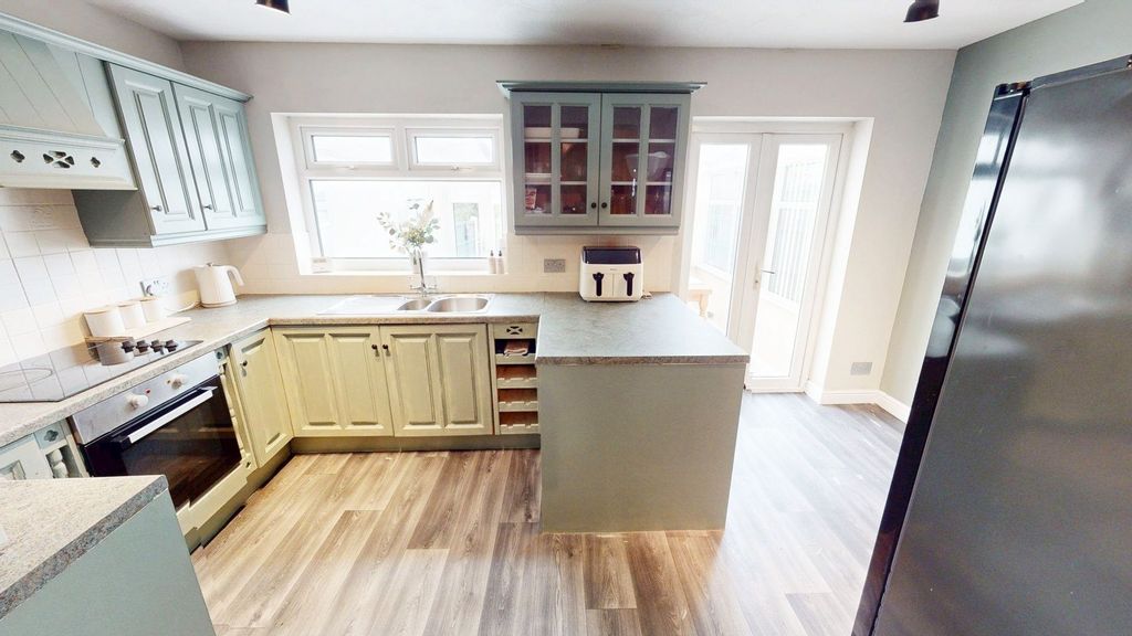 Property photo 2 of 23 Kitchen