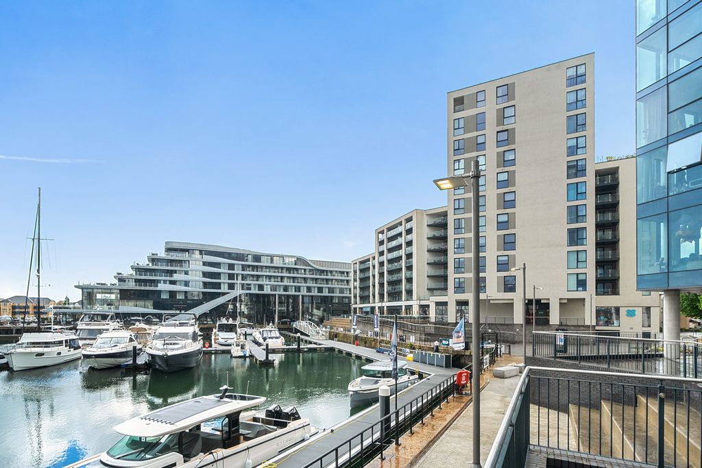Additional image 18 of 2 bed flat for saleMaritime Walk, Southampton SO14