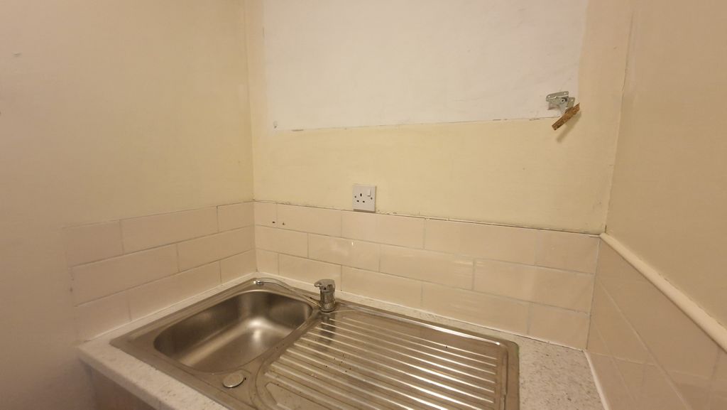 Property photo 2 of 4 Sink