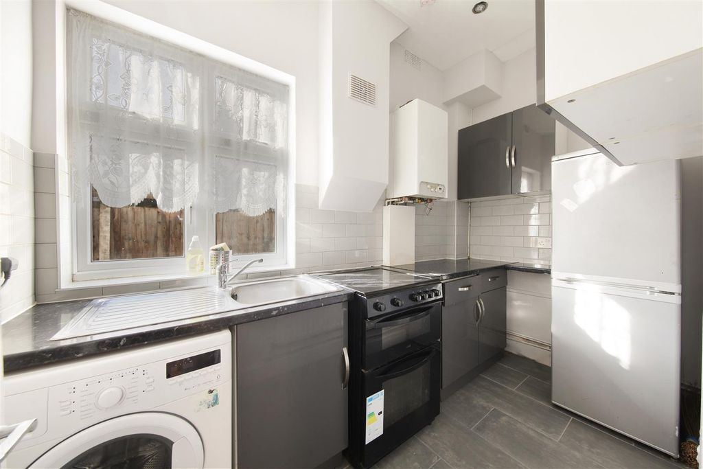 Property photo 2 of 10 169A Bromley Road - Rdryt64Se5Aun98642Qg.Jpg