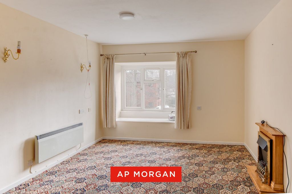 1 bed flat for saleThe Strand, Bromsgrove, Worcestershire B61 photo 4
