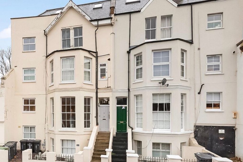 Property photo 1 of 10 Cover