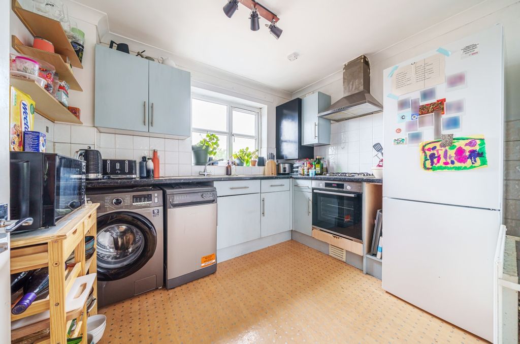 Property photo 3 of 14 Kitchen