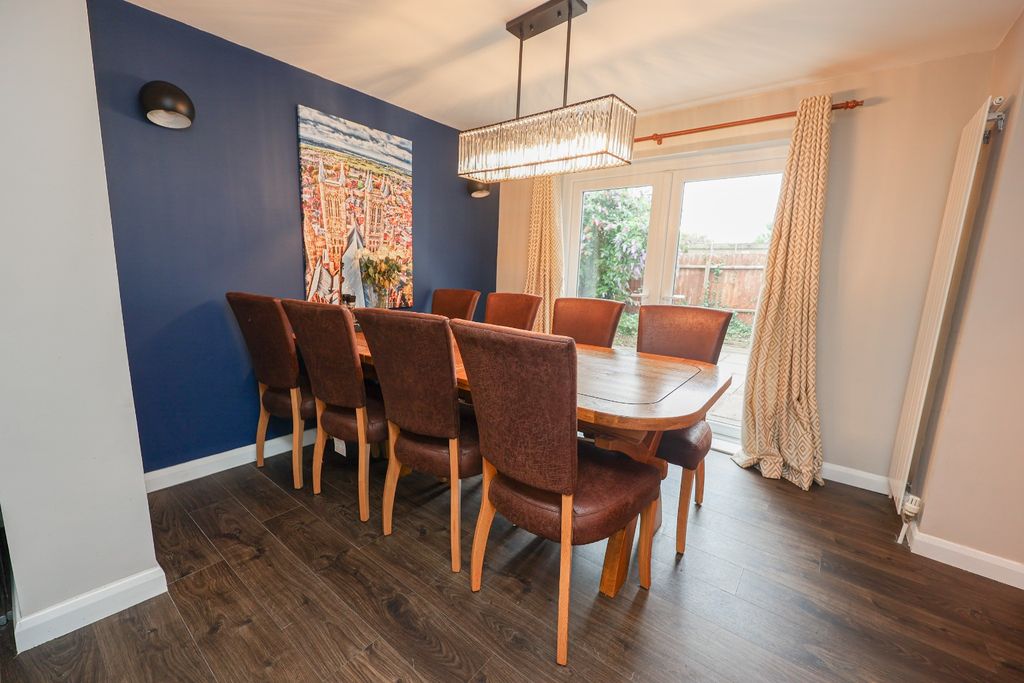 Property photo 2 of 31 4177593