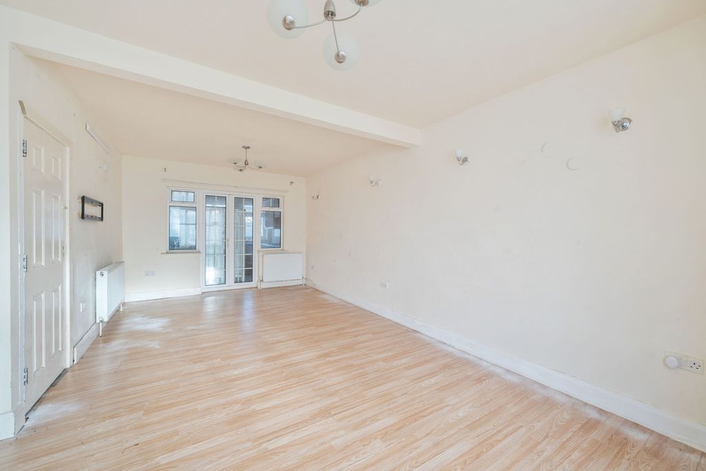 Property photo 3 of 21 1382967-10-691c55...