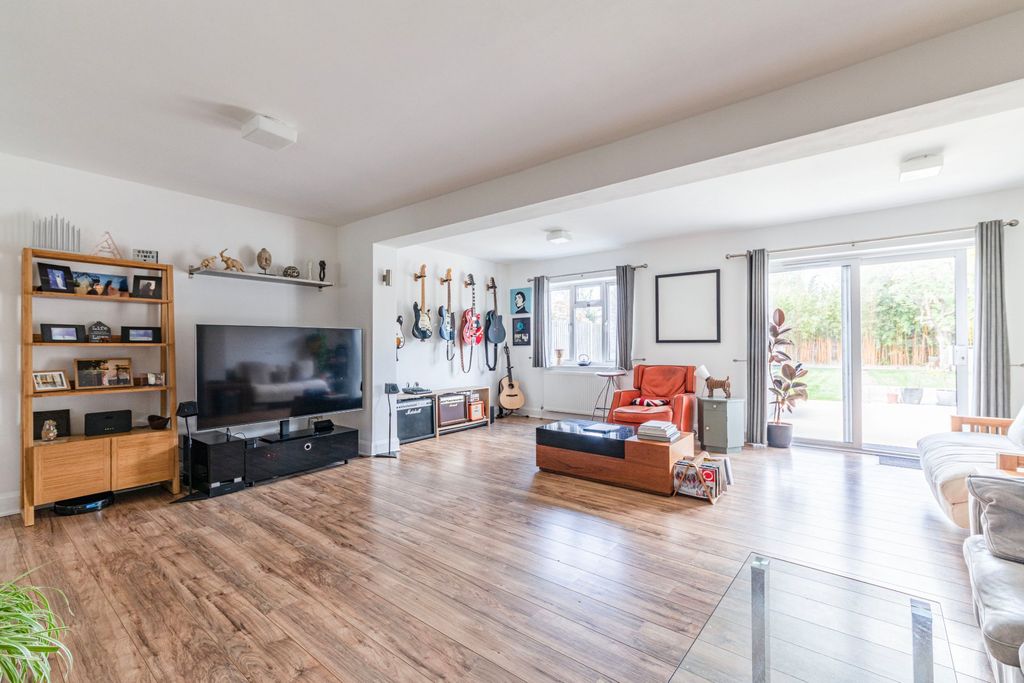 Property photo 2 of 26 Picture No. 13