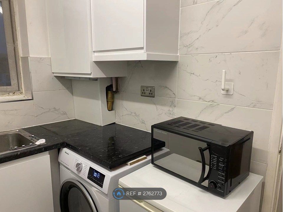 Property photo 1 of 7 Kitchen