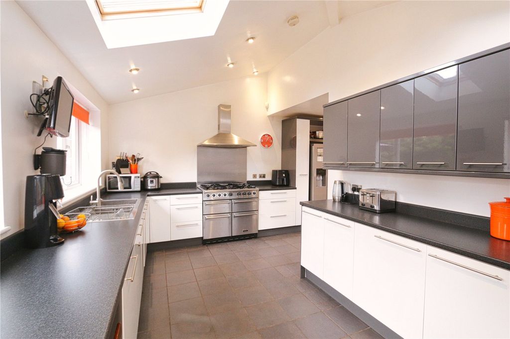 Property photo 2 of 16 Kitchen