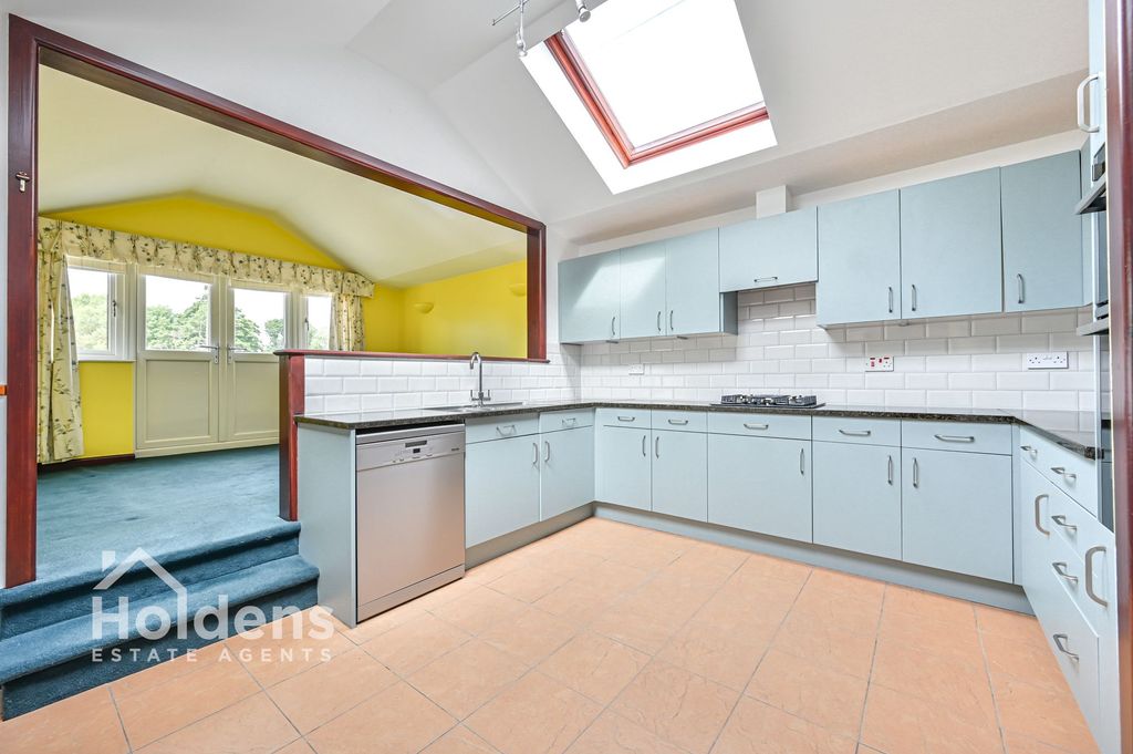 Property photo 2 of 23