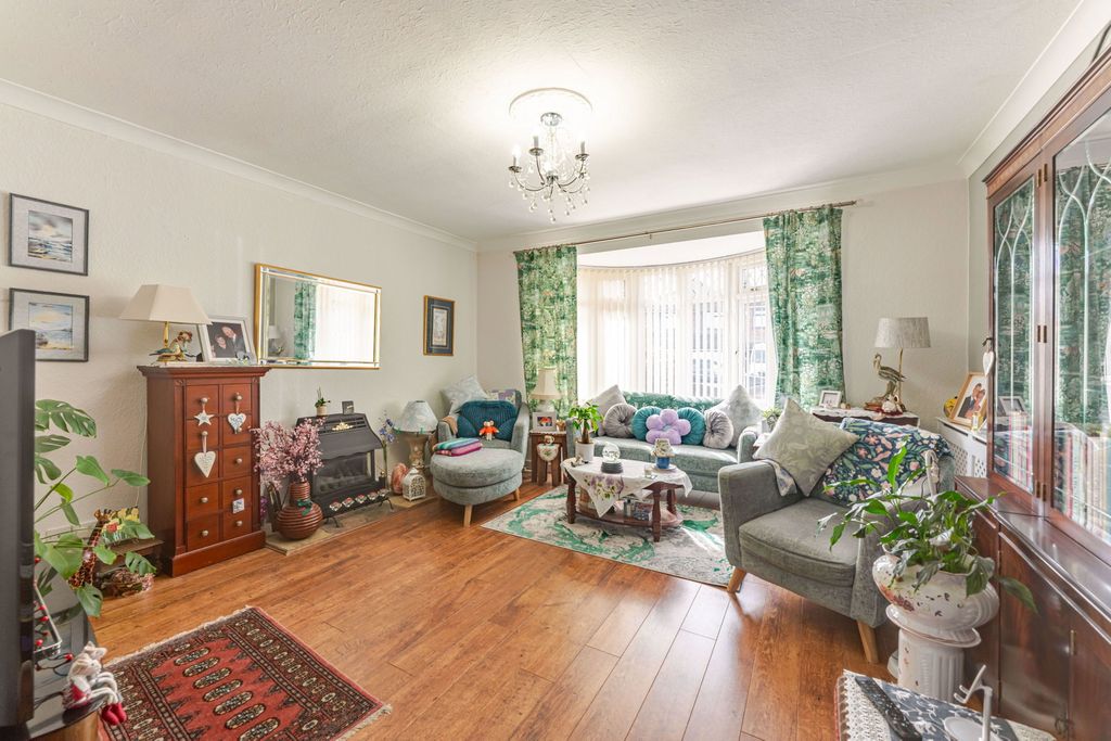 Property photo 2 of 27