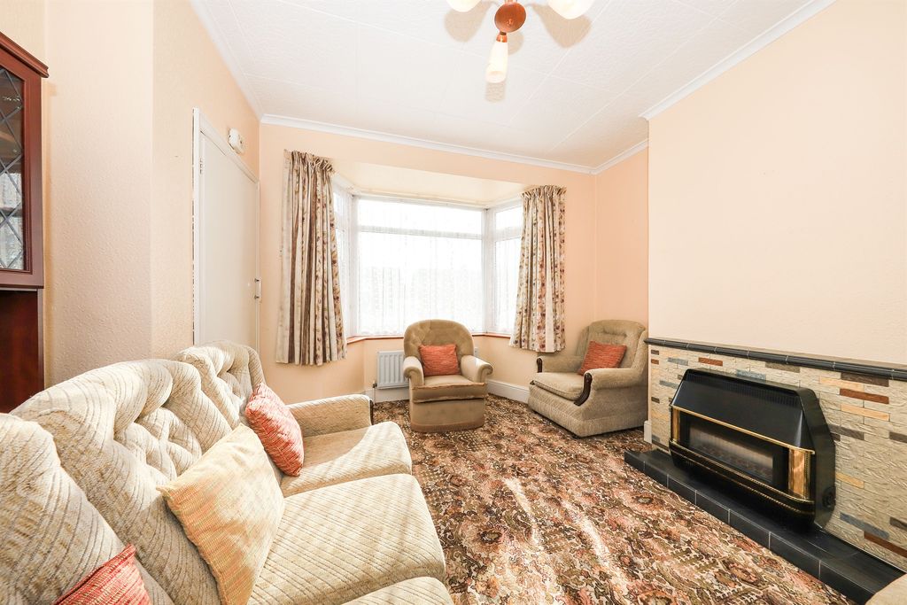 Property photo 3 of 17