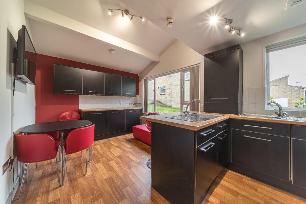 Property photo 1 of 9 Open-Plan Living!