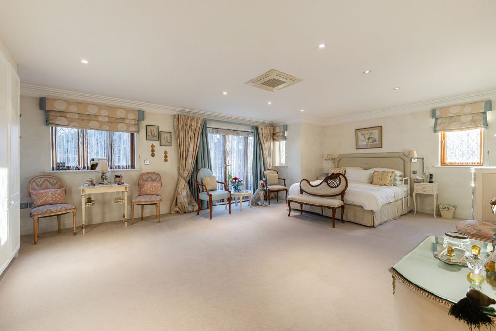 Property photo 2 of 22