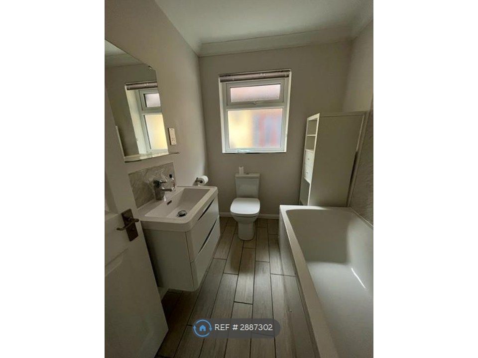 Property photo 2 of 16 Main Bathroom