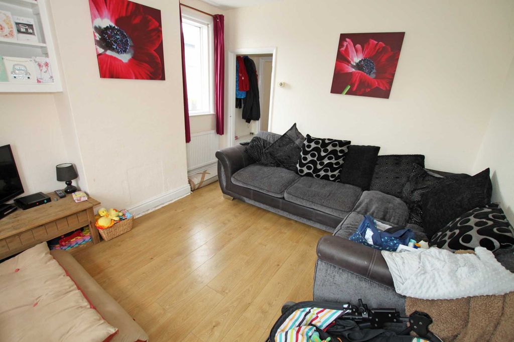 Property photo 2 of 8