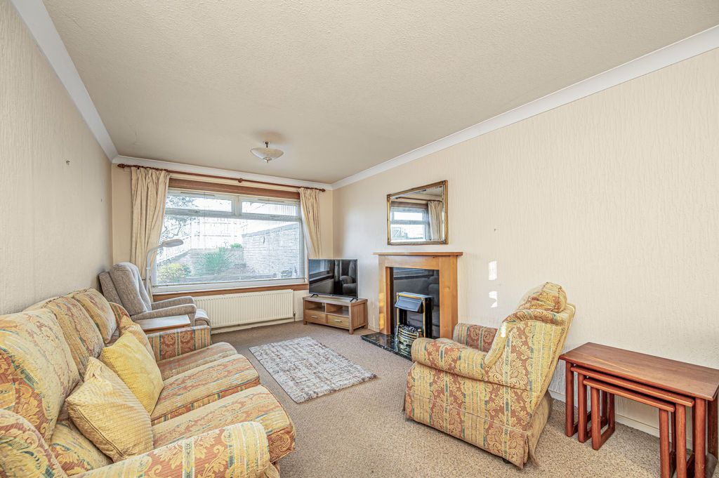 Property photo 2 of 20 Lounge With Open Plan Dining Area