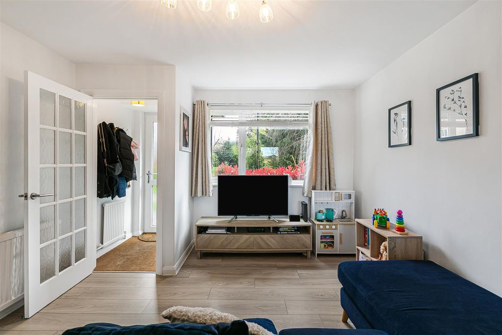 Property photo 3 of 12 8_76807.Jpg