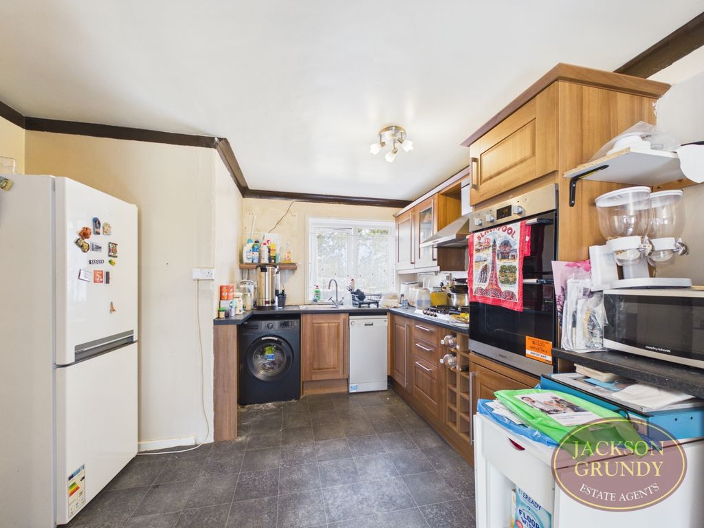 Property photo 3 of 12 Great Holme Court