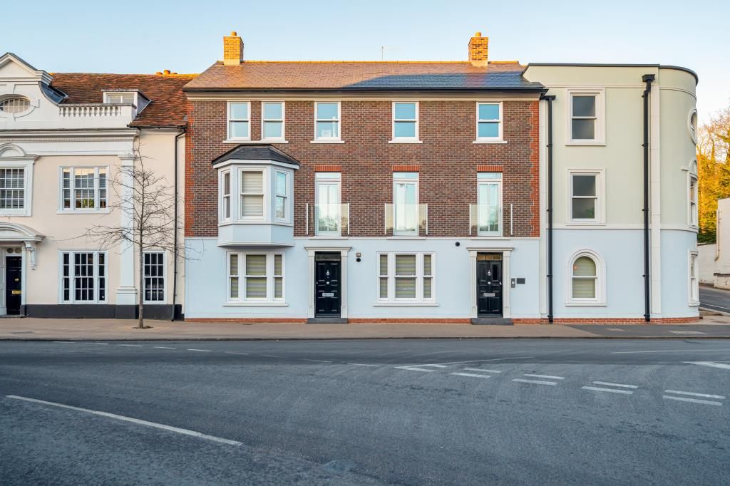 Property photo 1 of 11 Outside View