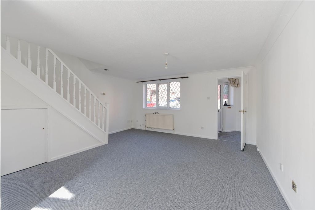 Property photo 3 of 14 Lounge Area