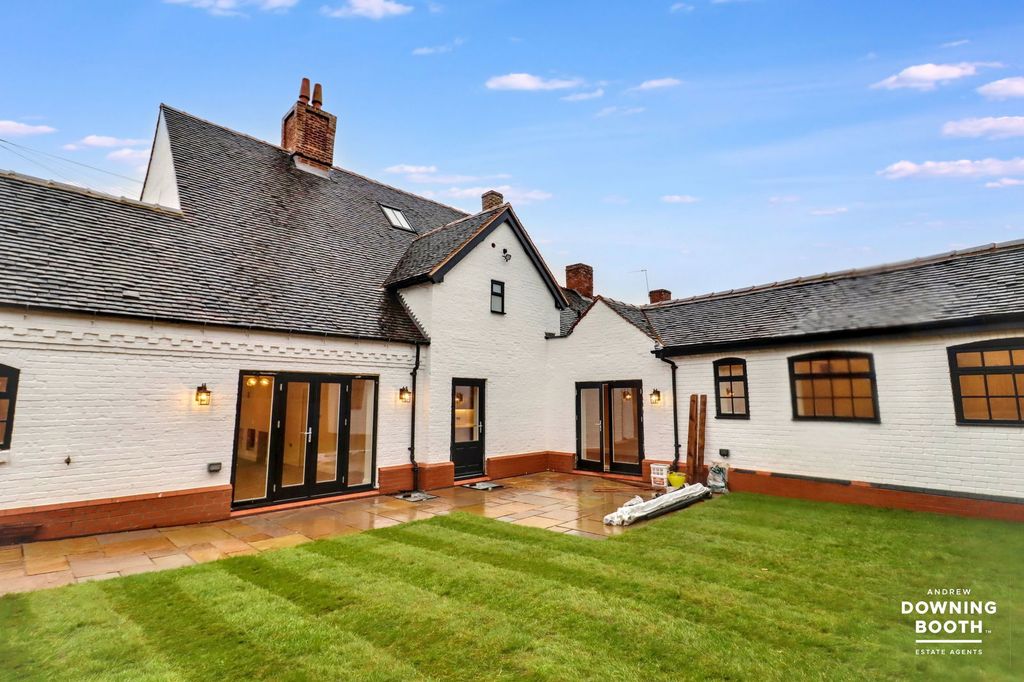 Property photo 2 of 31