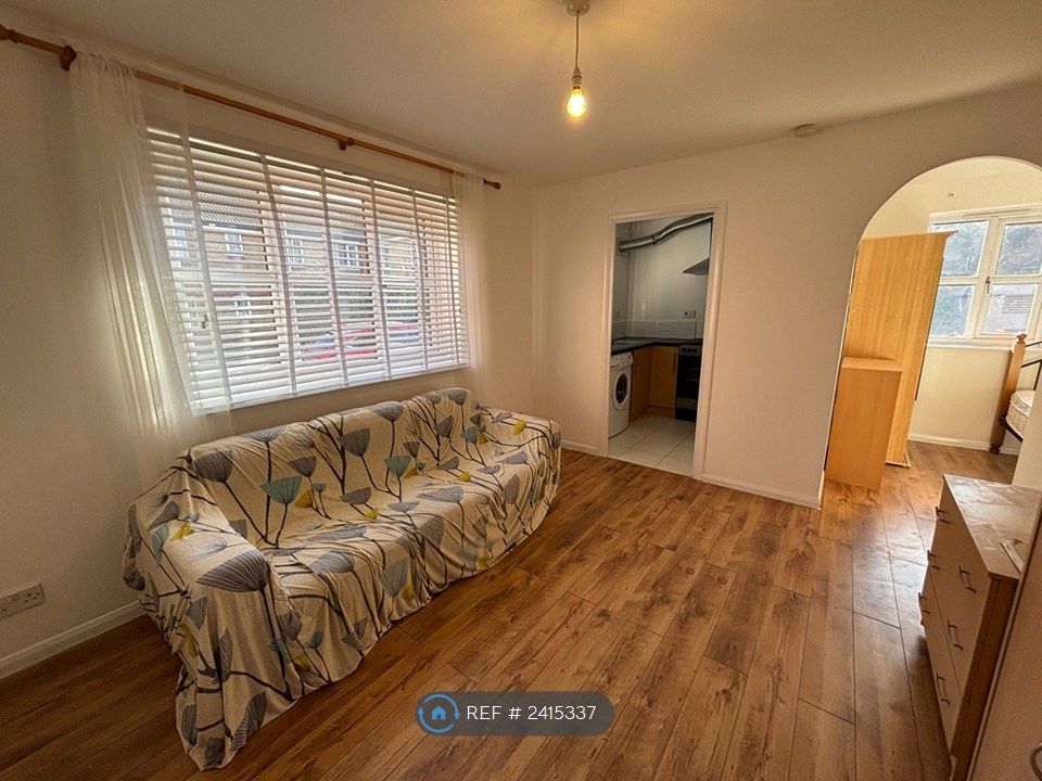 Property photo 1 of 8 Living Room