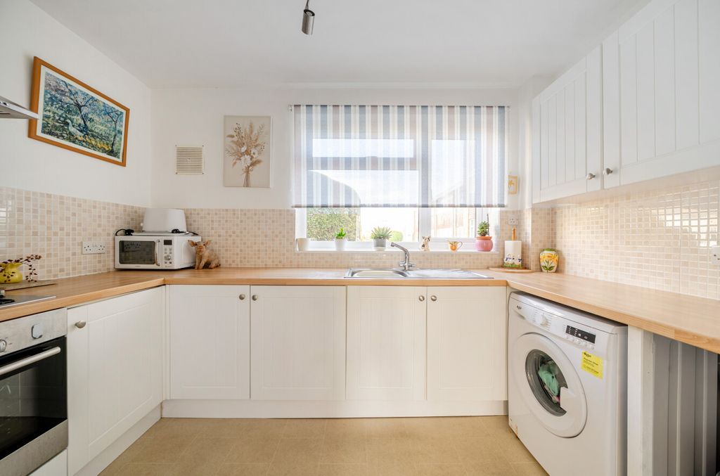 Property photo 2 of 8 1511678-7-6A87197...