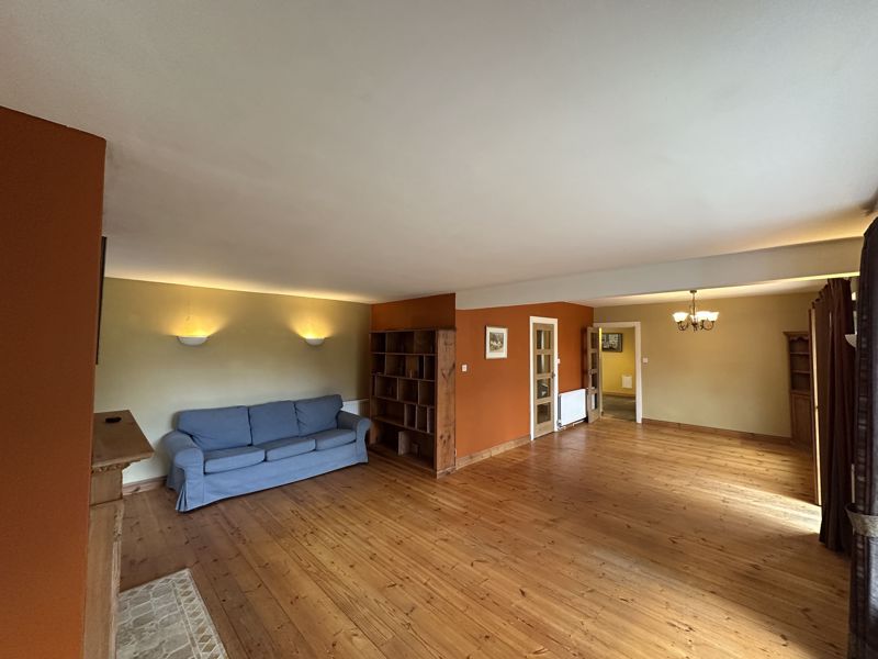 Property photo 3 of 12 Photo 6