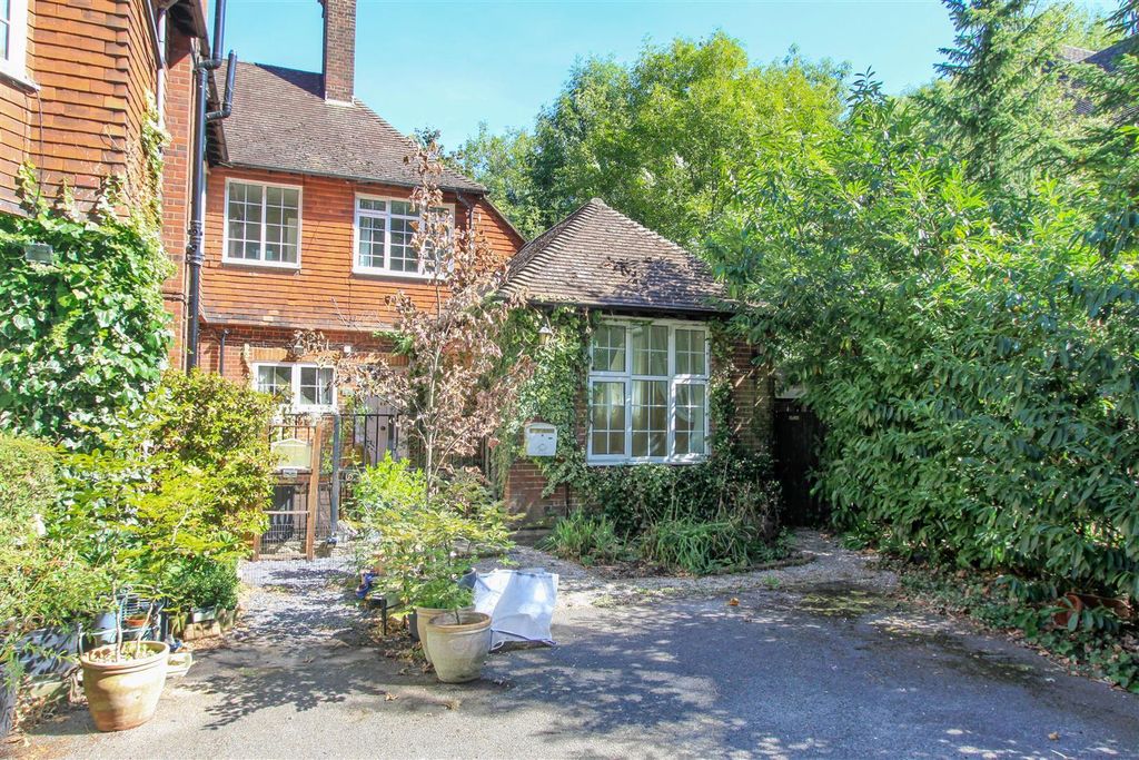 Property photo 1 of 12 External