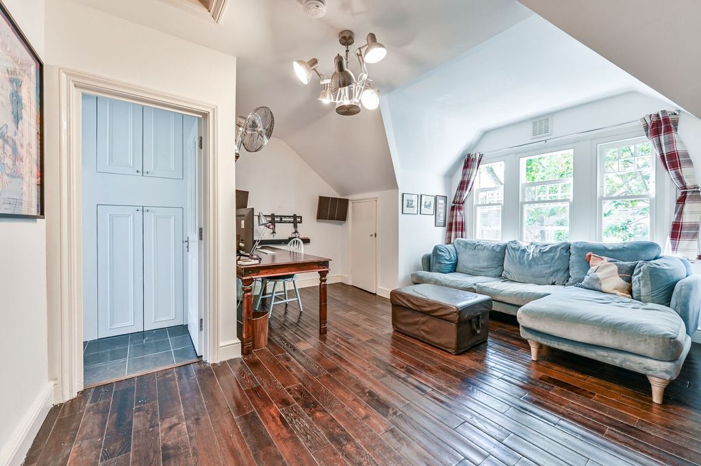 Property photo 2 of 10