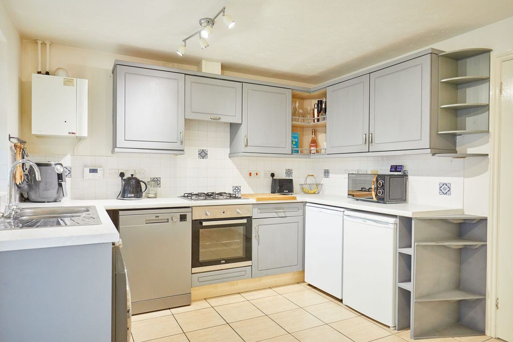 Property photo 3 of 20