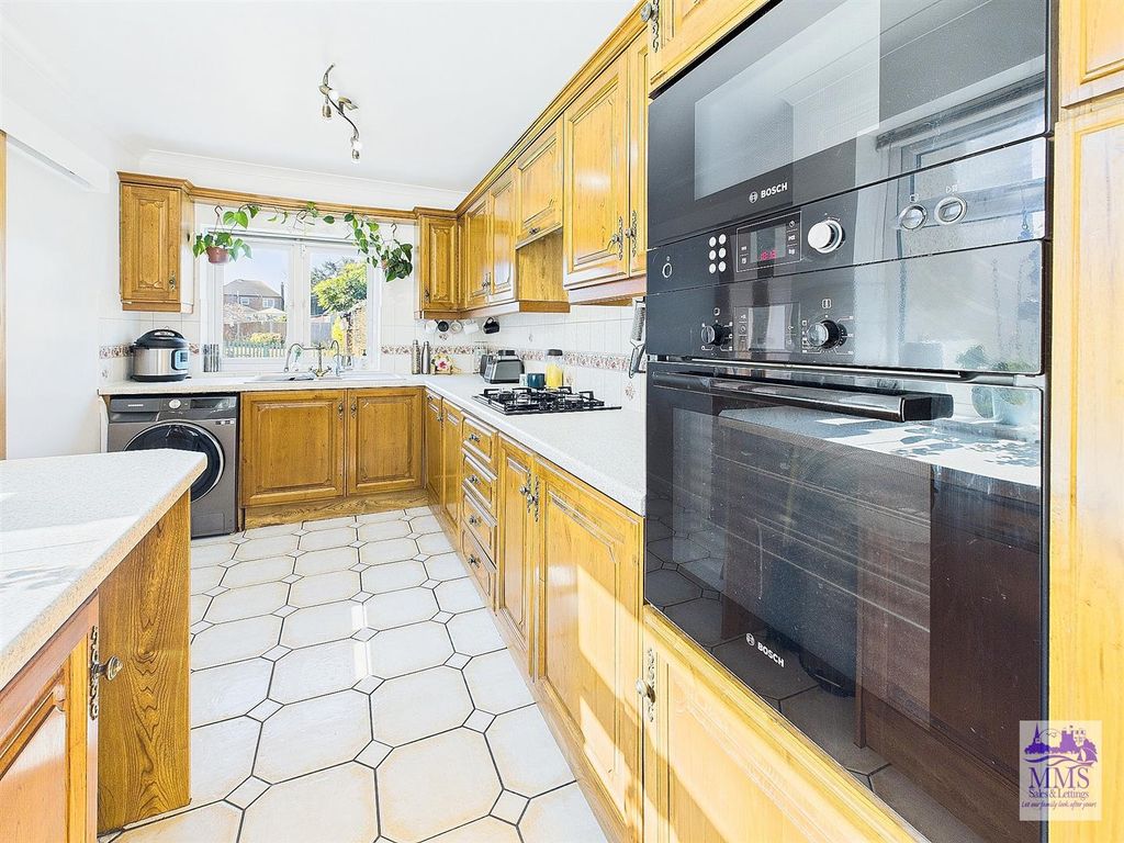 Property photo 2 of 37 Cam02633G0-Pr0293-Still010.Jpg