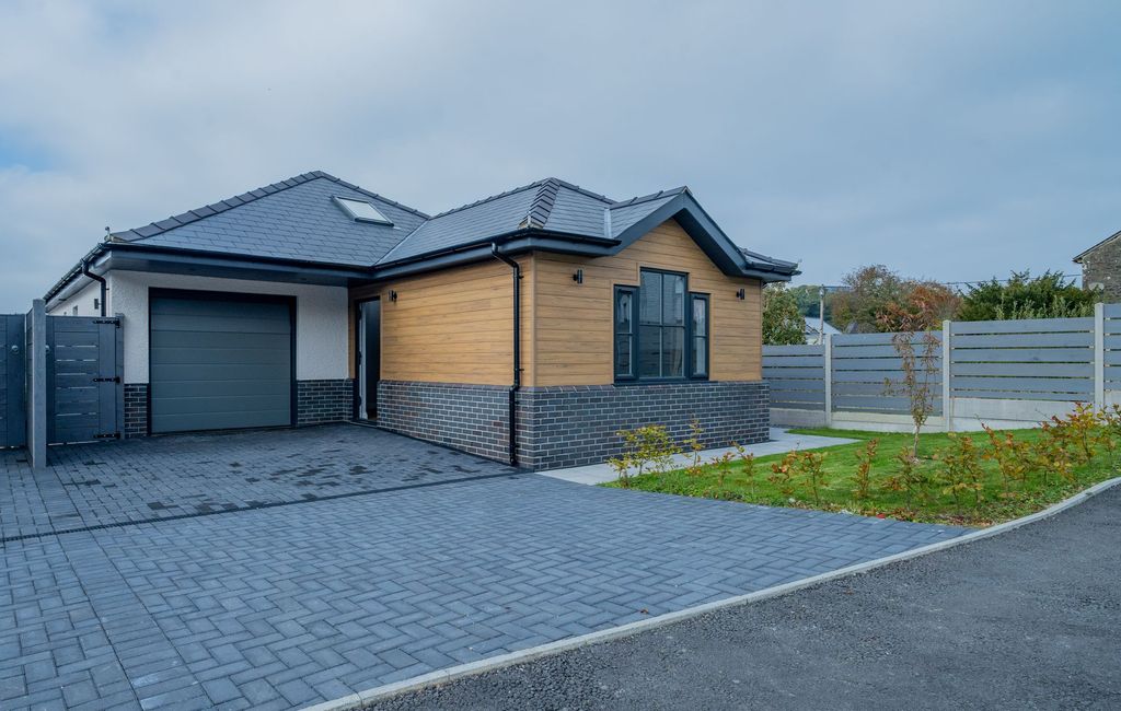 Property photo 3 of 33