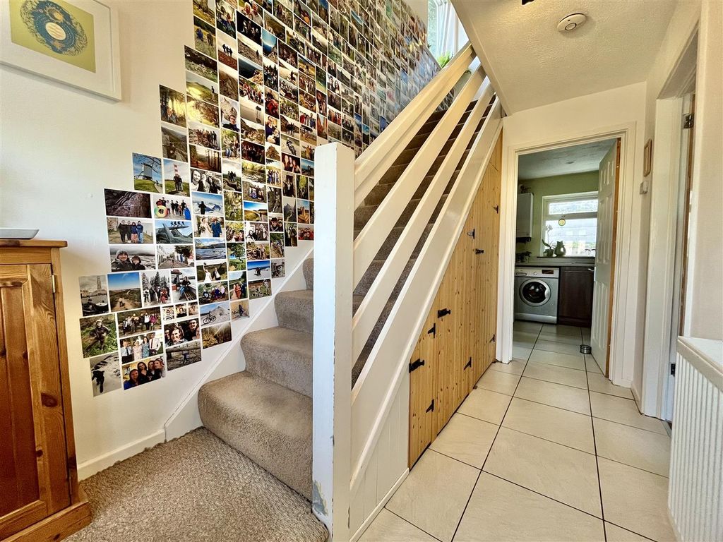 Property photo 2 of 21