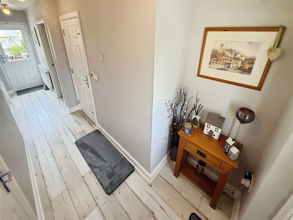 Property photo 2 of 19 Hallway