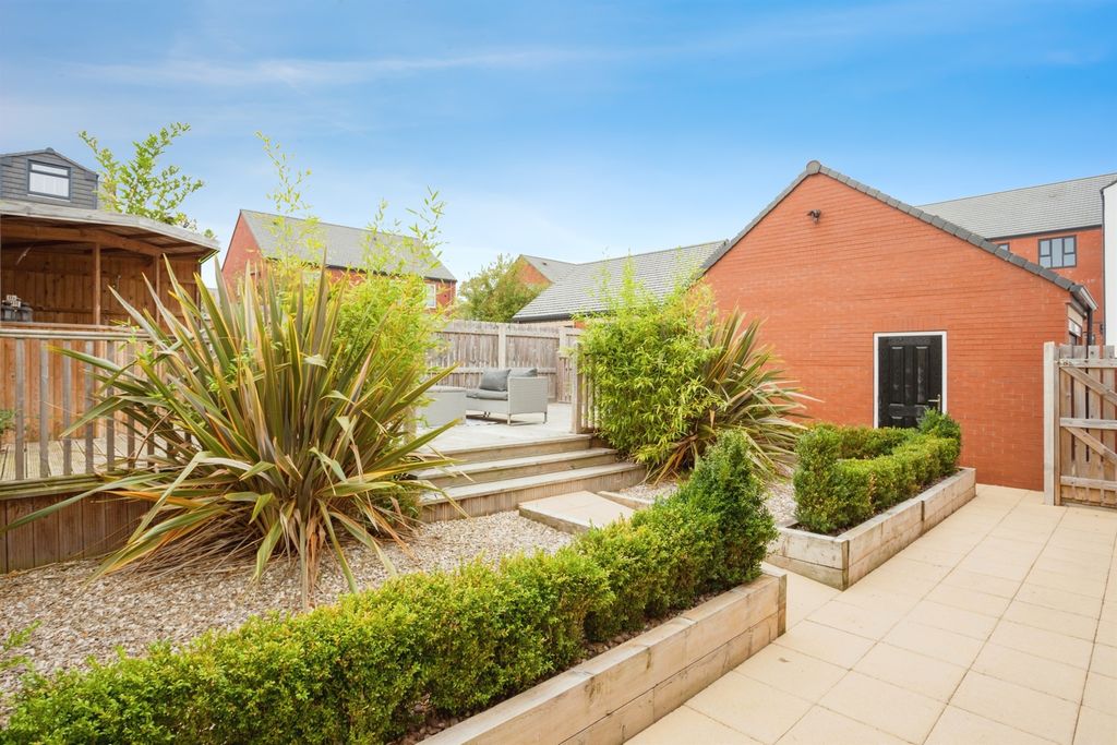 Property photo 2 of 17