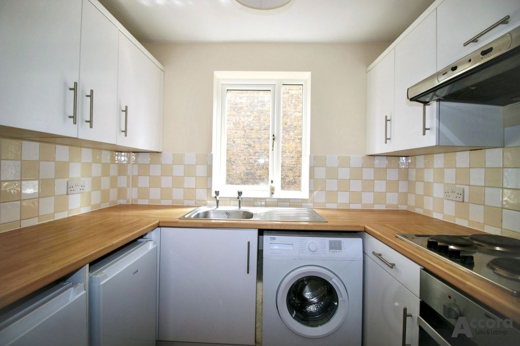 Property photo 2 of 7 Kitchen