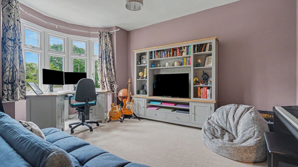 Property photo 2 of 32