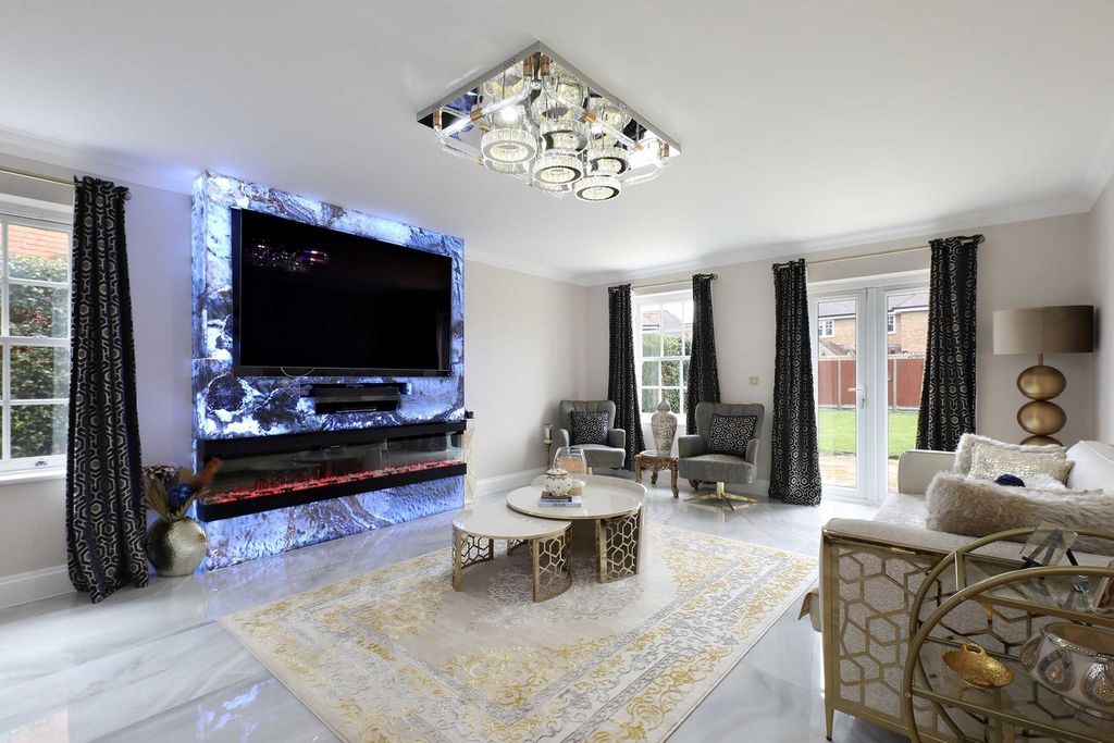 Property photo 3 of 28