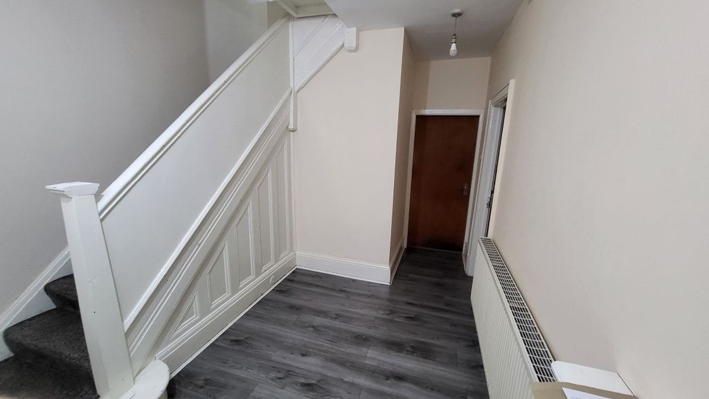 Property photo 2 of 28