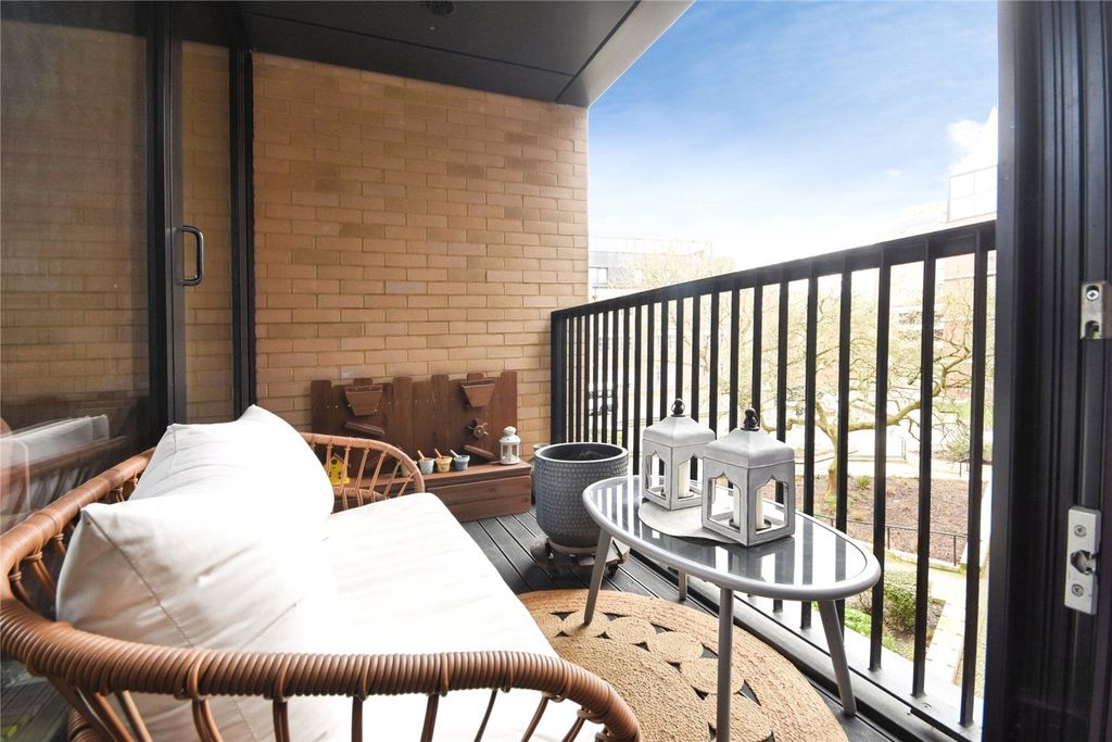 Property photo 1 of 17 Balcony
